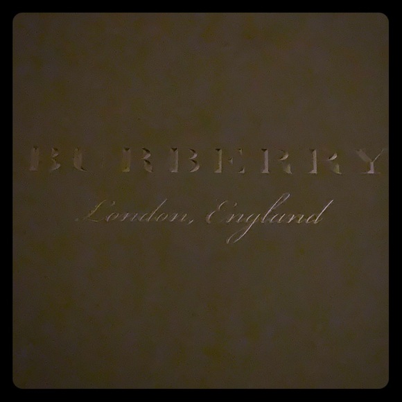 Burberry tennis shoes - Picture 1 of 6